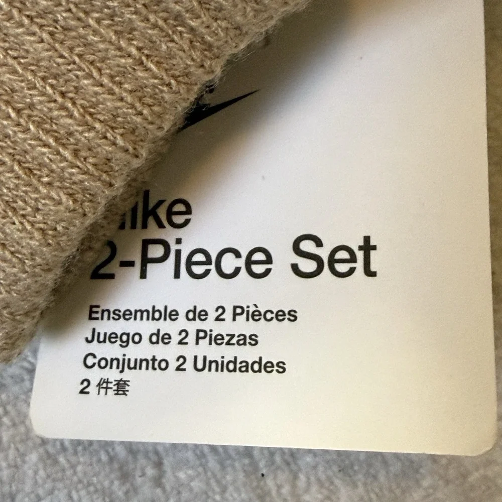 Nike hat gloves